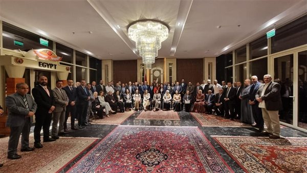 وزير الخارجية يلتقي الجالية المصرية في الكويت ويؤكد على رعاية الدولة لهم