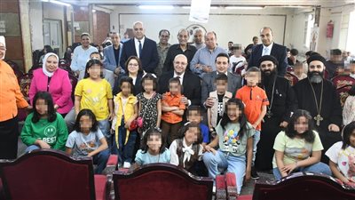 محافظ الفيوم يشارك أيتام الأقباط والمسنين احتفالات عيد القيامة 