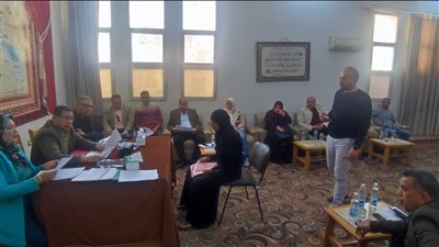 السكرتير العام المساعد للفيوم يعقد لقاءً لخدمة المواطنين بإطسا 