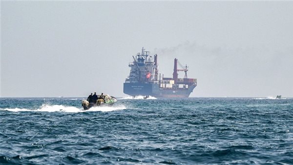 صحيفة وول ستريت جورنال: حصار مضيق هرمز يطيل أزمة السلع ويهدد الاقتصاد العالمي