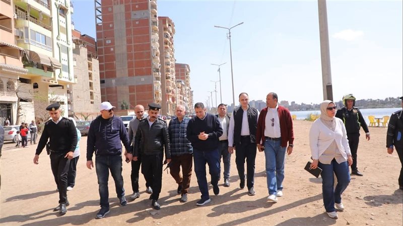 محافظ دمياط يضع منطقة