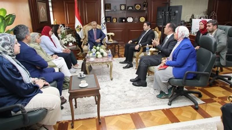محافظ بني سويف أثناء