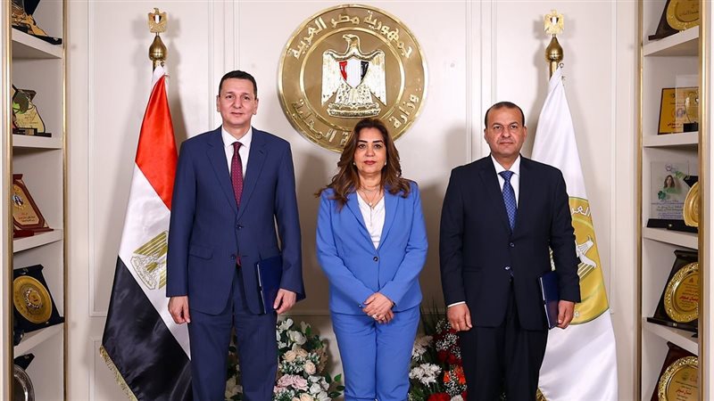 توقيع عقد لتشغيل