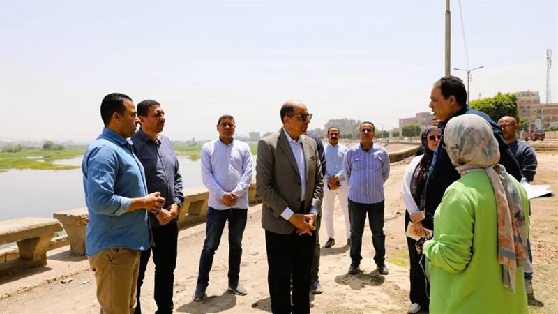 محافظ المنيا خلال