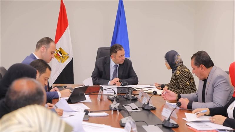 محافظ دمياط يجتمع