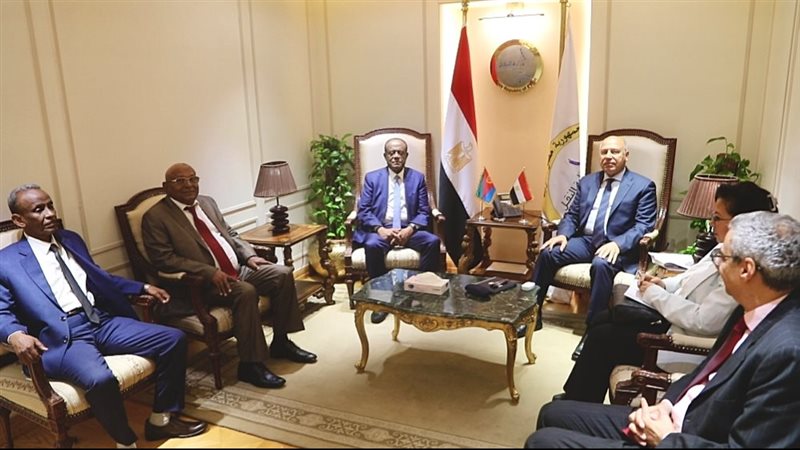 وزير النقل خلال الاجتماع