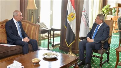  خالد عبد العزيز يستقبل رئيس هيئة الاستعلامات لبحث سبل تنسيق الجهود 