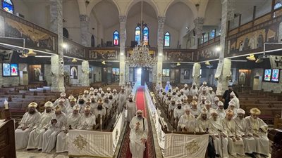 الأنبا أكسيوس يناقش ترتيبات الخدمة مع كهنة إيبارشية المنصورة