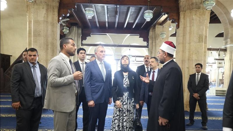 أمير رومانيا يتفقد