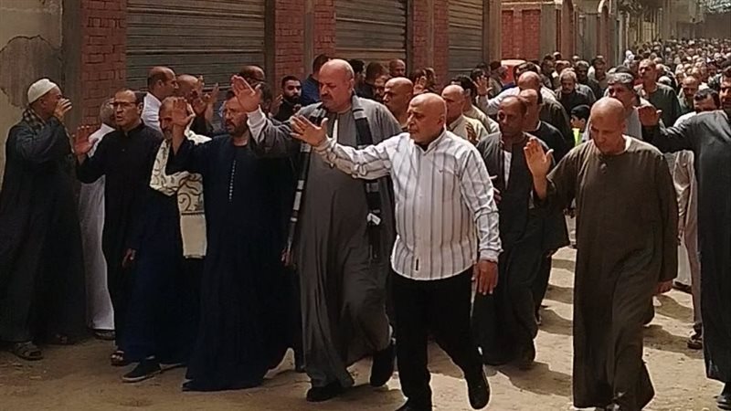 جنازة مهيبة لإمام