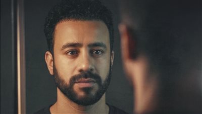 طرح بوستر شخصية احمد داود في إذما