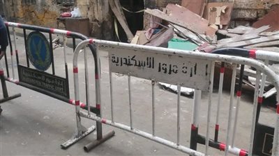 مصرع ثلاثة أشخاص ونجاة آخرين في انهيار سقف حجرة بعقار في منطقة محرم بك 