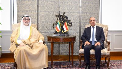 وزيرا خارجية مصر والكويت يعقدان مشاورات سياسية بالقاهرة ويؤكدان عمق العلاقات الأخوية بين البلدين