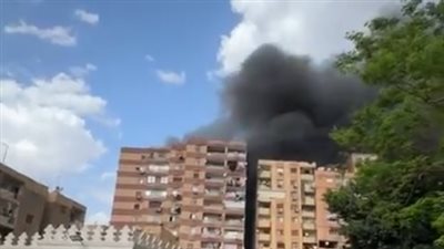 حريق بمخزن خردة بالجبل الأخضر في القاهرة، والحماية المدنية تدفع بسيارات الإطفاء