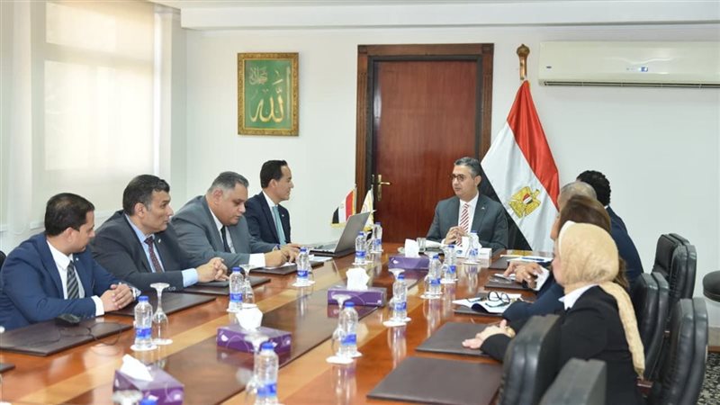 وزير التموين خلال