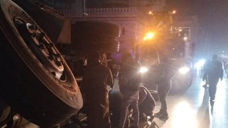 رفع سيارة نقل محملة