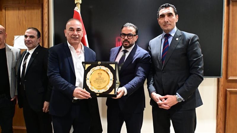 محمد مجاهد يكرم التوأم