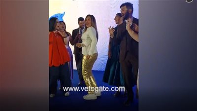 ليلى علوي تعيد ذكريات فيلم المصير في أسوان وترقص على أغنية 