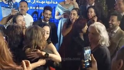 الاحتفال بعيد ميلاد سماح أنور وسلوى محمد علي بمهرجان سينما المرأة بأسوان (فيديو)