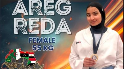 رئيس جامعة القناة يهنئ الطالبة أريج رضا لحصولها على فضية شمال أفريقيا في الكاراتيه  