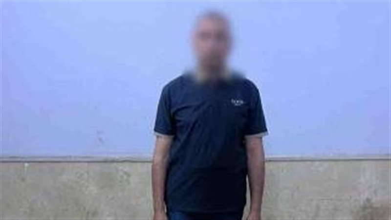 ضبط موظف بأسيوط بعد