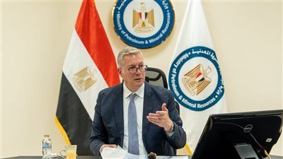 قبضة إعلامية جديدة في قطاع البترول، موافقات مسبقة ومنع النشر الفردي