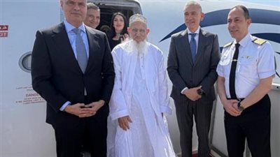 رئيس مصر للطيران يودع سلطان البهرة على متن رحلة متجهة إلى مومبسا بكينيا