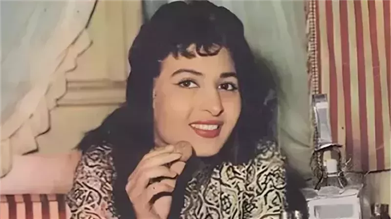 الفنانة نعيمة عاكف