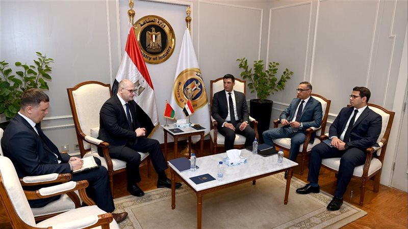 لقاء وزير الصناعة