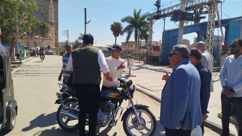 محافظ الدقهلية يضبط