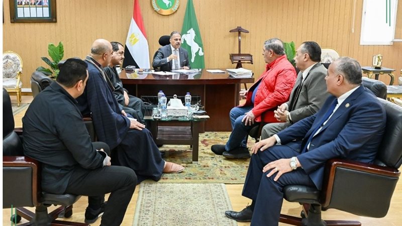  محافظ الشرقية يعقد