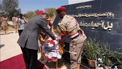 في الذكرى الـ 44 لتحرير سيناء محافظ أسيوط يضع إكليلًا من الزهور على النصب التذكاري للشهداء