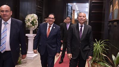 رئيس جامعة القاهرة يشارك في مؤتمر دعم مبادرة المشروعات الخضراء الذكية