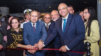 وزير التعليم العالي ومحافظ الإسكندرية يتفقدان معرض الحفائر بحدائق الشلالات 