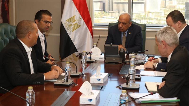 اجتماع وزير الكهرباء