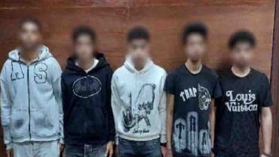 القبض على 5 طلاب لمضايقتهم الفتيات أمام مدرسة في مصر القديمة