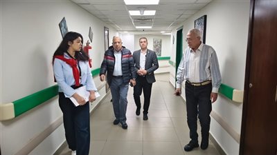 محمود عصمت يتفقد مستشفى الكهرباء بمنطقة ألماظة فى زيارة ميدانية مفاجئة
