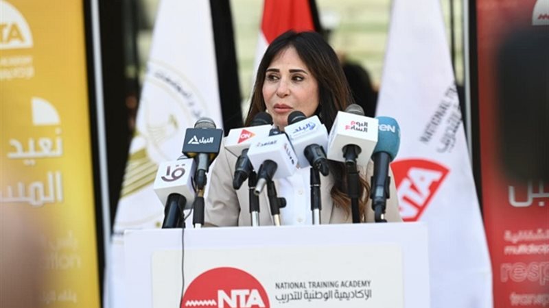 وزيرة الإسكان والمرافق