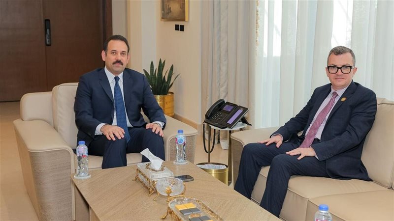 لقاء وزير التخطيط