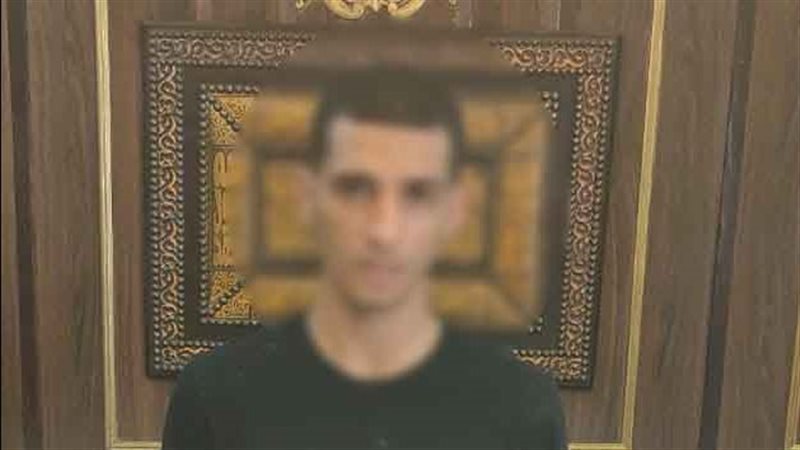 كسر زجاج سيارة وسرقة