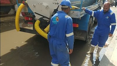 مياه القناة تعلن الطوارئ لمواجهة الأمطار وانتشار مكثف للمعدات بالشوارع 