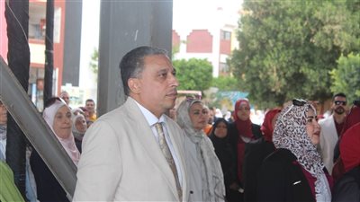 مدير تعليم الجيزة يتفقد انتظام الدراسة بمدارس الهرم (صور)
