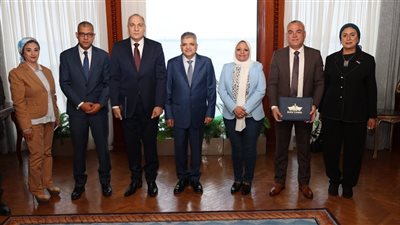 قناة السويس والهيئة العامة لتعليم الكبار توقعان بروتوكول تعاون لتنظيم برامج لـمحو الأمية