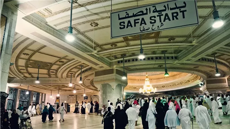 حكم هرولة الرجال