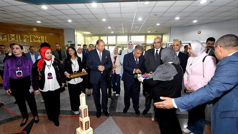 افتتاح معرض رؤي بجامعة