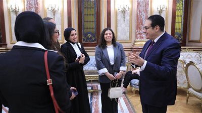 جامعة القاهرة الأهلية تشارك في برنامج تدريبي لتعزيز الوعي السياسي لدى الطلاب 