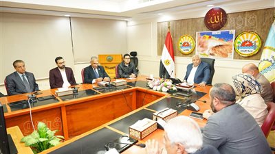 محافظ مطروح يبحث مع النقابات المهنية جهود تطوير الخدمات وتعزيز جودة الحياة
