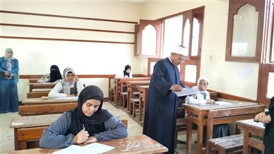 رئيس منطقة الإسماعيلية الأزهرية يتفقد لجان النقل الثانوي بمعهد فتيات الشيخ زايد