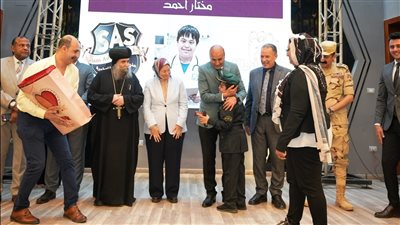 محافظ أسيوط يكرم 70 أما في احتفالية أبطال التحدي بمدرسة السلام