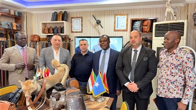 مدينة الجلود بالعاشر تستقبل وفدًا كينيًا لبحث التعاون وزيادة التصدير 